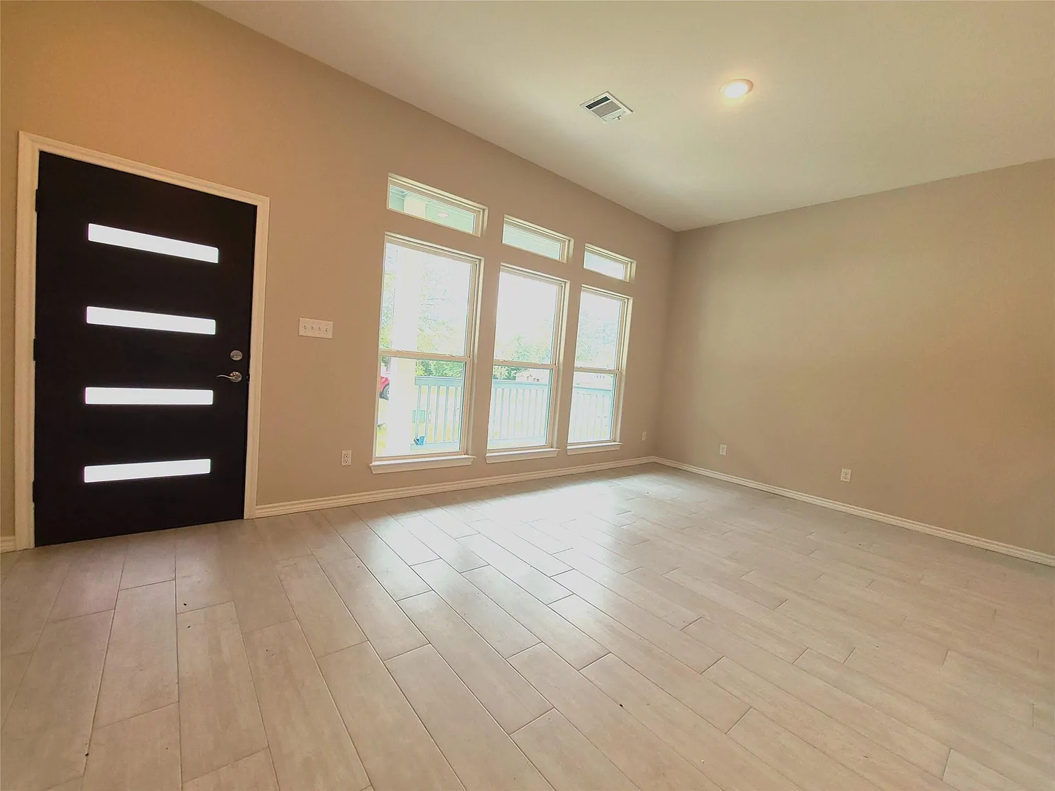 3 bed, 2.0 bath, 1640 sqft, $1,800 — Photo 4