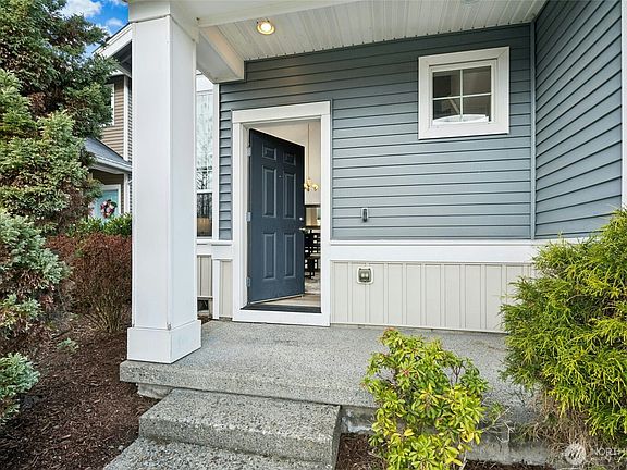 4th image of 2721 65th Street SE