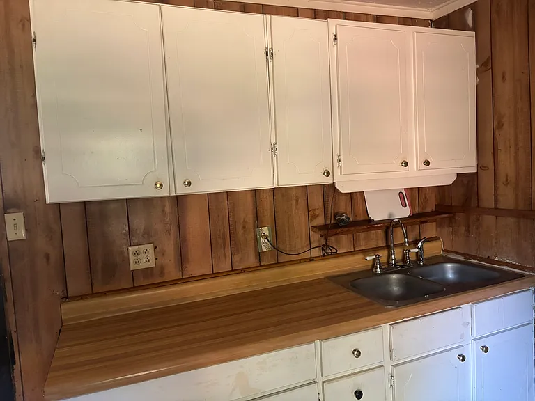 1844 Holly Ave — Photo 6