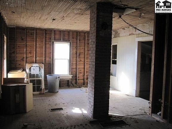 3rd image of 1517 N Orchard Ave