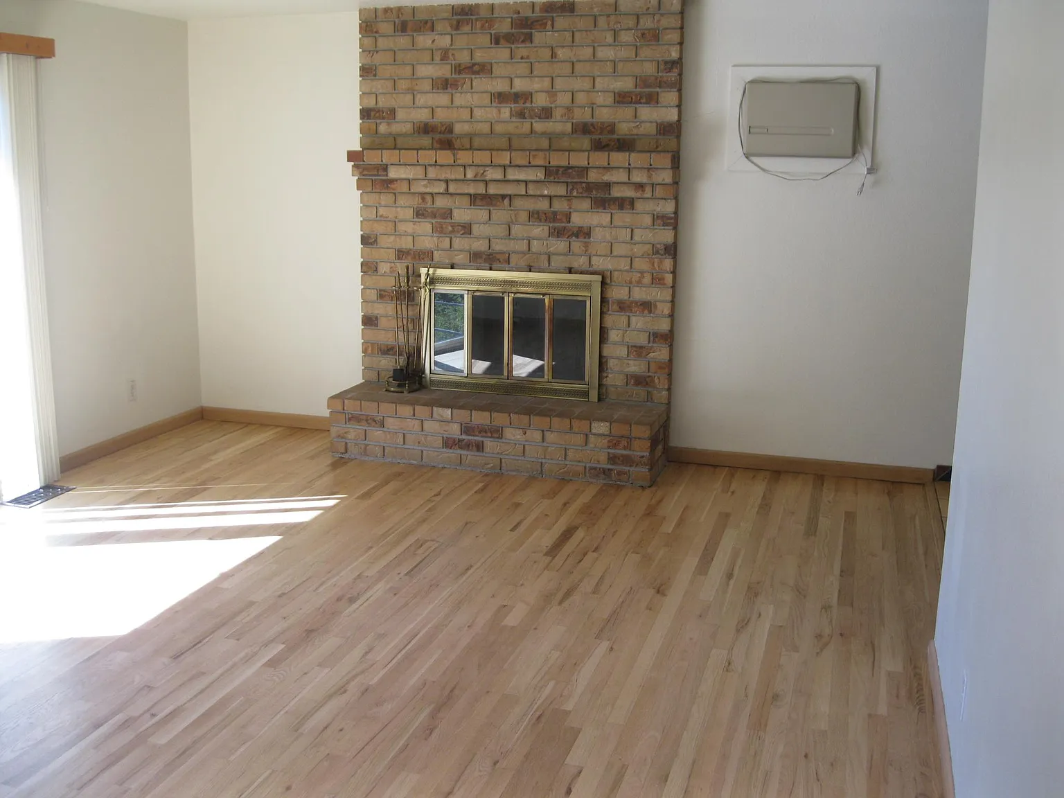 3 bed, 1176 sqft, $2,395 — Photo 2