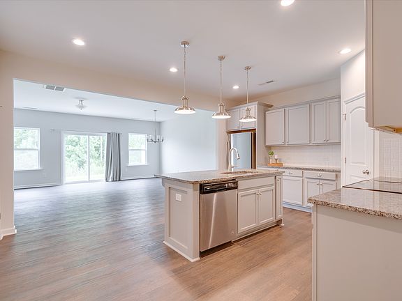 4th image of 74 Pale Moss Dr