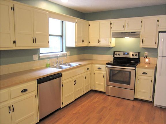5th image of 905 Cosby St