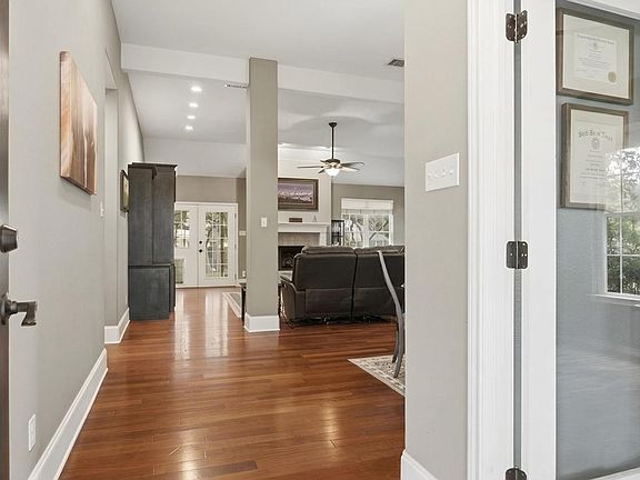 3rd image of 100 Oakmont Ct