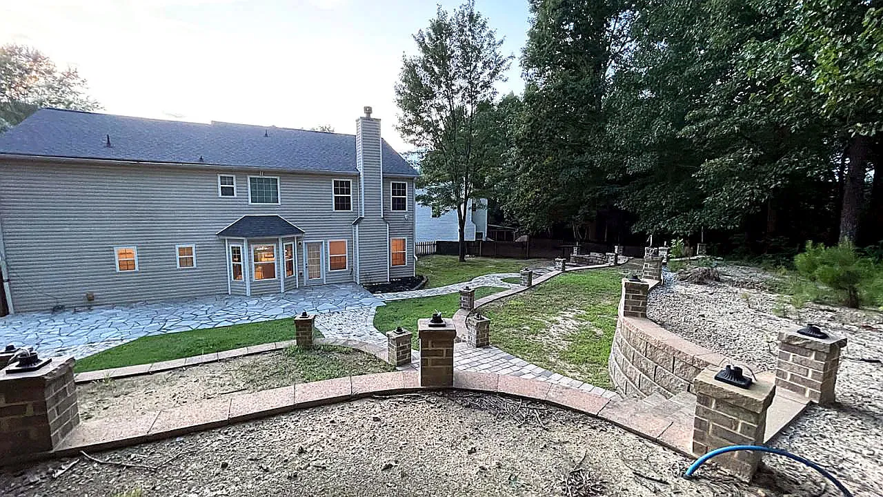 4 bed, 2.5 bath, 2700 sqft, $2,799 — Photo 2