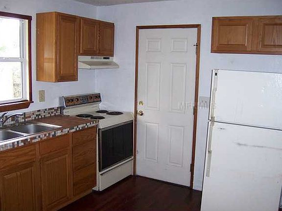 4th image of 943 Pine St