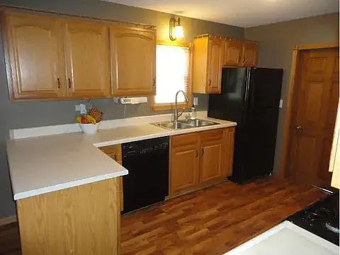 4th image of 317 Main St E