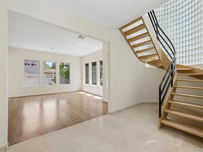 67 Parkway Dr — Photo 13