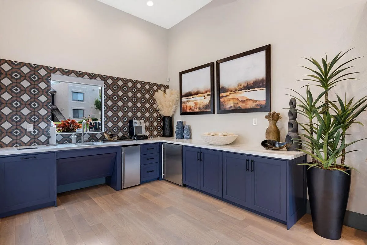 La Mirage Apartment Homes — Photo 4