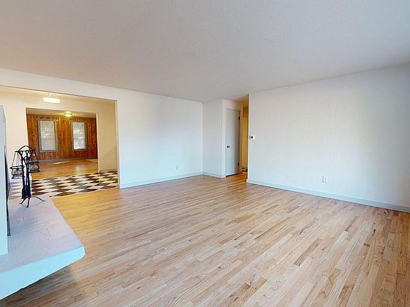 2nd image of 3368 SE Ash Ave
