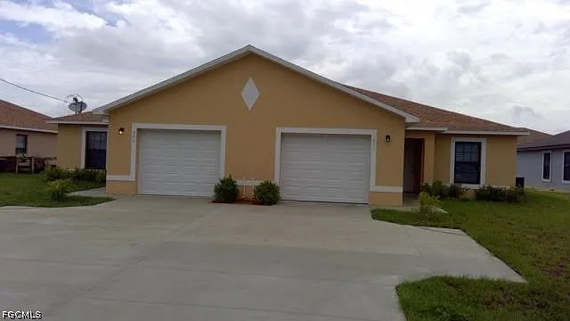 3 bed, 2.0 bath, 2418 sqft, $1,650 — Photo 1