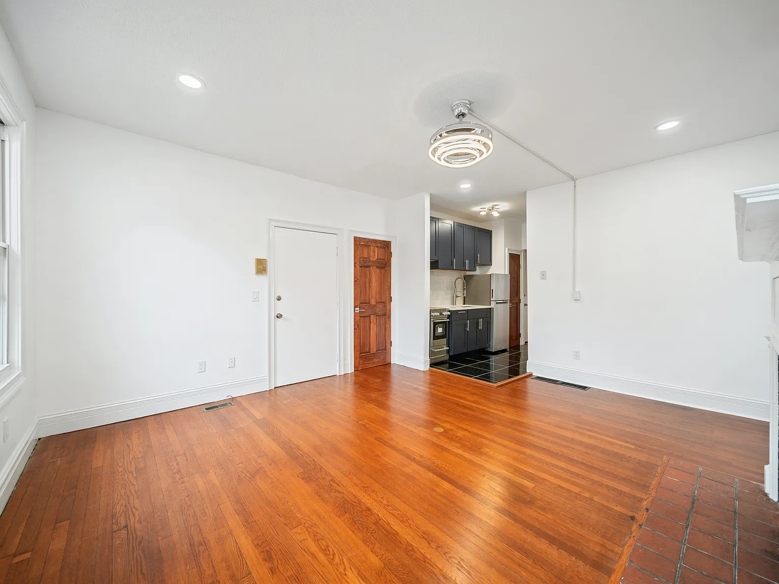 1 bed, 650 sqft, $1,900 — Photo 3