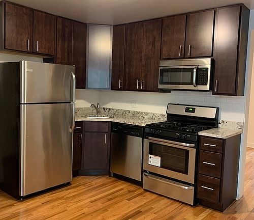 2nd image of 1613 N Leavitt St APT 1