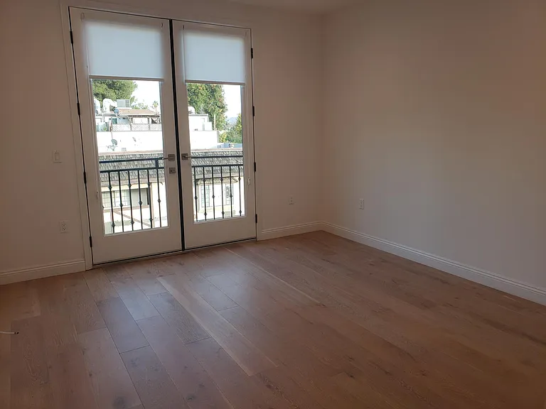 15200 Magnolia Blvd #302 — Photo 12