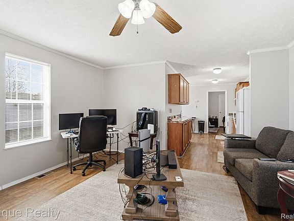 5th image of 16031 Beech Daly Rd