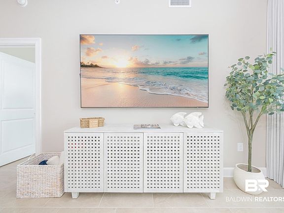 4th image of 533 E Beach Blvd #1202