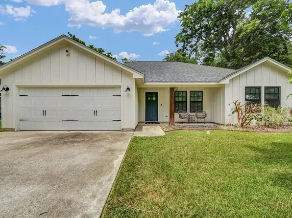 206 Southern Oaks St, Lake Jackson, TX 77566
