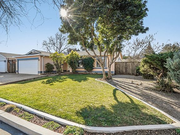 3rd image of 4705 Oyster Bay Dr