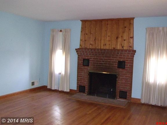 2nd image of 416 Oak Grove Rd