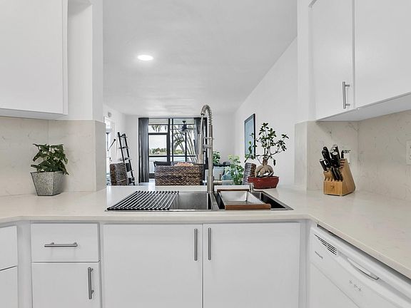 5th image of 118 Lake Emerald Drive #102