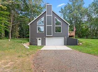 9760 Copper Ridge Dr, Fowlerville, MI 48836