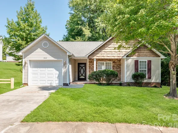 7917 Pebbleridge Dr, Charlotte, NC 28212