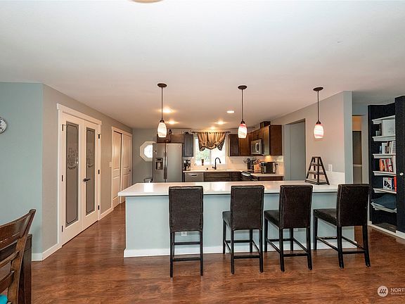 5th image of 9248 Drago Court NW