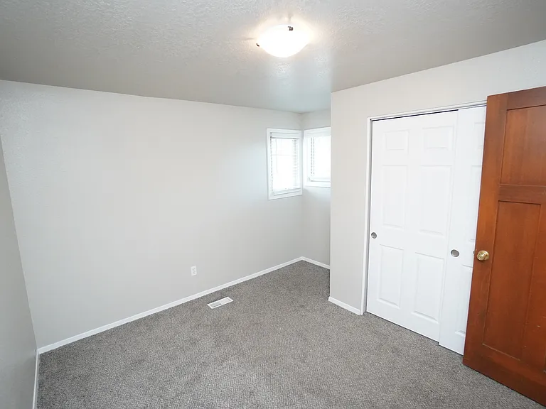 698 S Berwick Dr — Photo 21