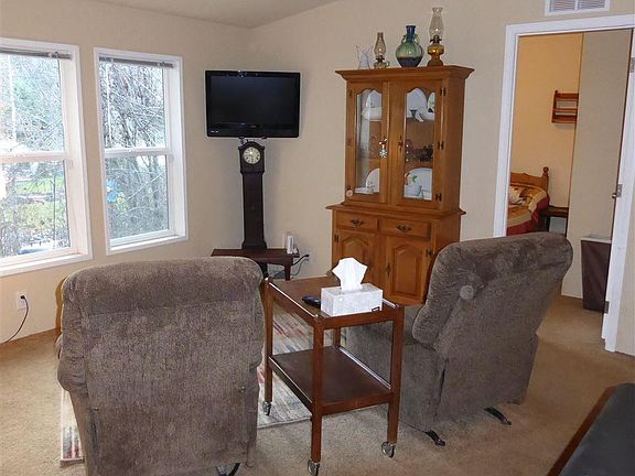 5th image of 303 S Alder Ln