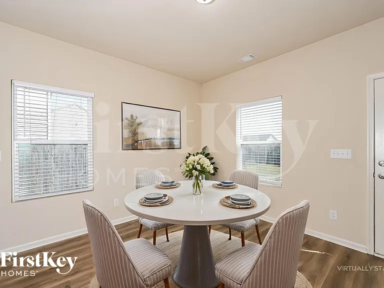 323 Darling Ln — Photo 6