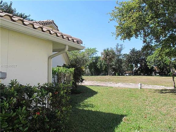 5th image of 8726 NW 82nd St
