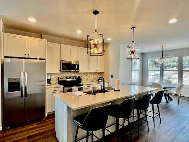 2215 Swallowtail Ln — Photo 7