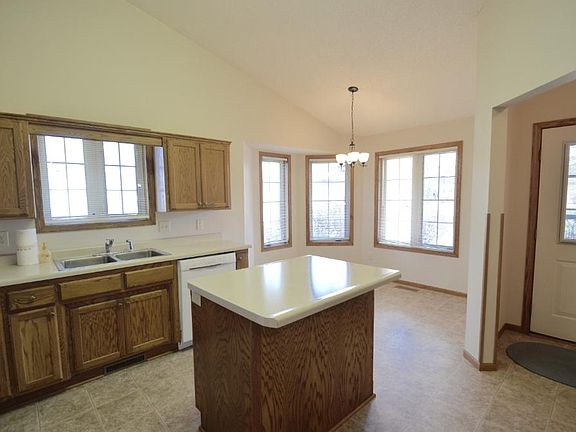 4th image of 1073 Harriet Ln
