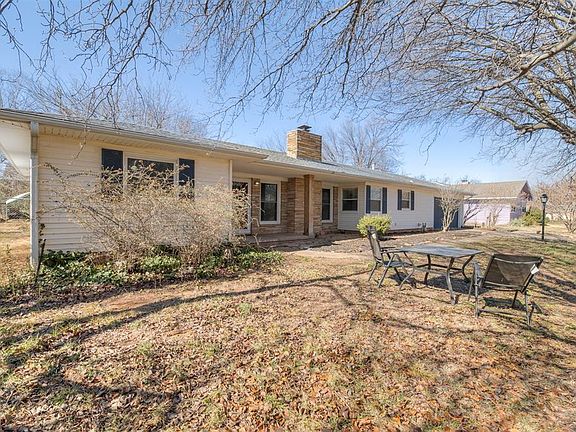 4th image of 321 Landsaw Dr