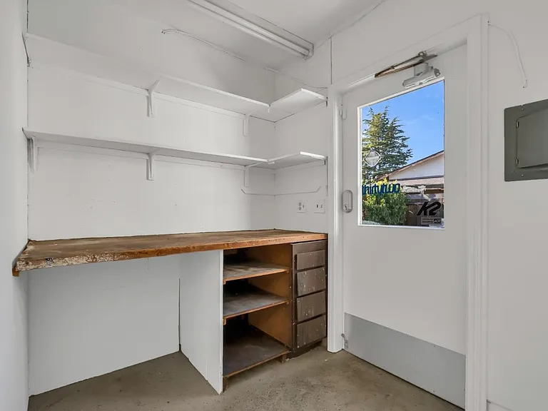 389 Lastreto Ave — Photo 26