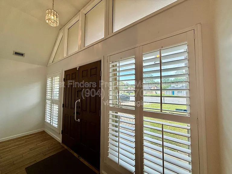 7007 Holiday Hill Ct — Photo 4