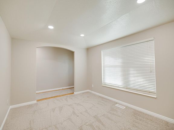 5th image of 2502 N Pear Pl
