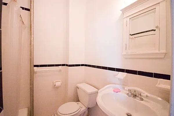 Rented by Ronda Savoy Realty | media 16