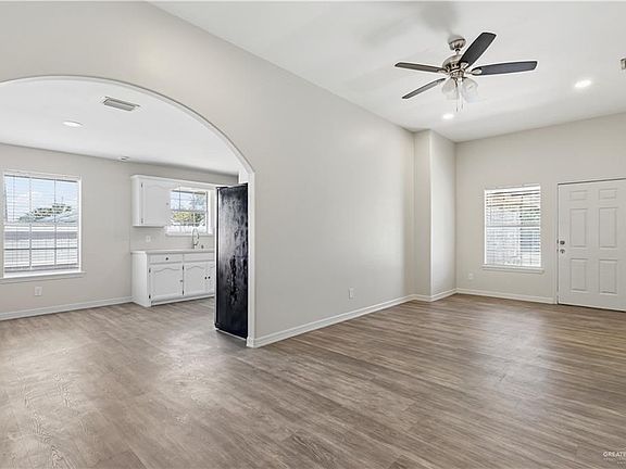 3rd image of 3529 Lucille Ave