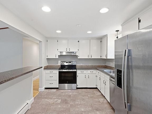 4th image of 80 Forest St