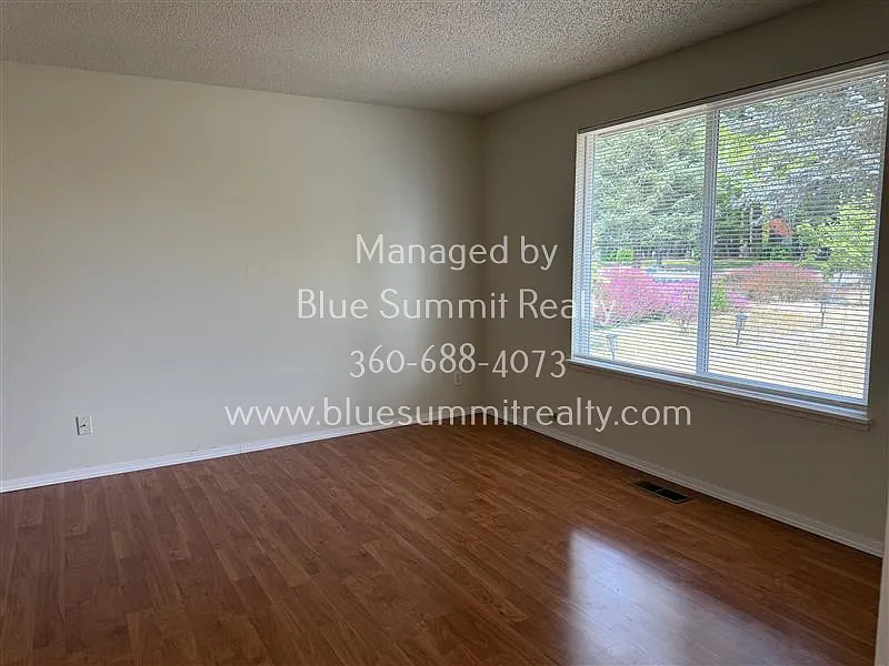 3 bed, 1828 sqft, $2,795 — Photo 3