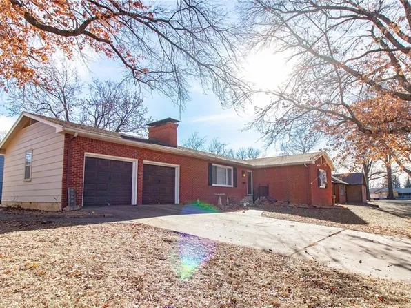 400 Hillcrest Dr, Warrensburg, MO 64093