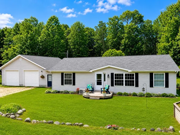3824 Lapham Dr, Harrison, MI 48625