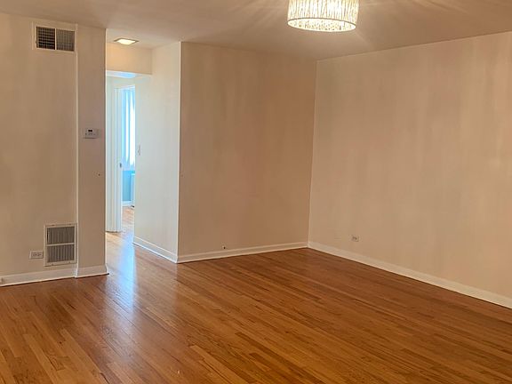 2nd image of 6250 N Francisco Ave APT 2BW