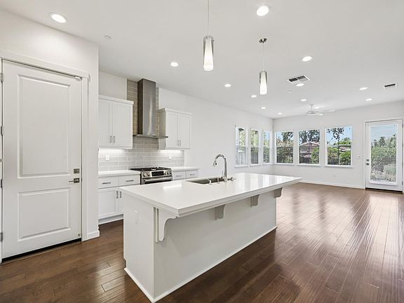 4th image of 1737 Linden Lane