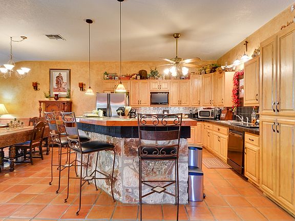 4th image of 323 Vic Ln