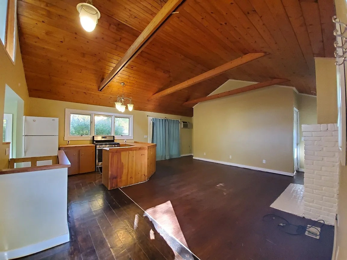 Beautiful Cottage Rustic Home In West Bloomfield with Lake Privileges — Photo 2