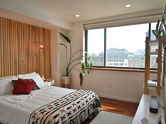 5th image of 169 Monsignor Obrien Hwy APT 611