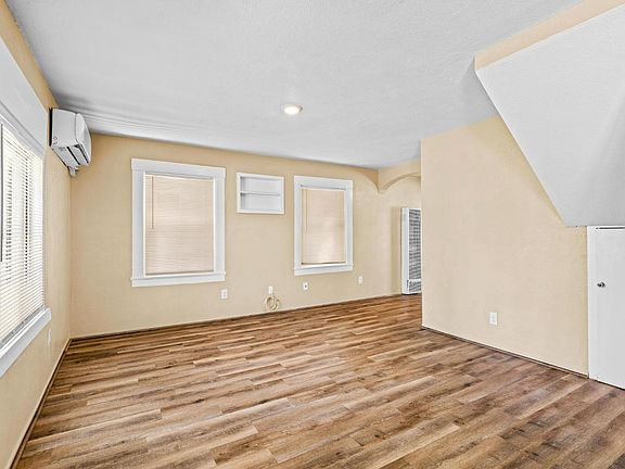 4th image of 1233 Sycamore Ave