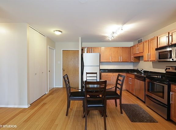 4th image of 211 E Ohio St APT 2514